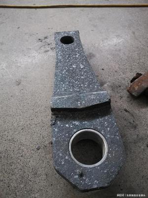 高鉻合金錘頭與高錳鋼錘頭哪個(gè)更"經(jīng)打"耐磨錘頭。